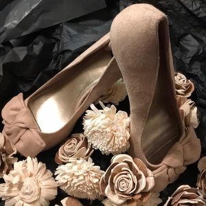 Khaki Perp Toe suede Heels